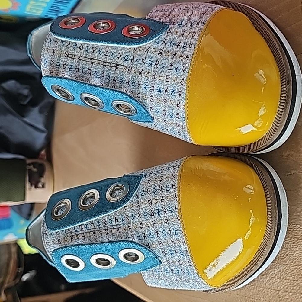Hip two toned loafers